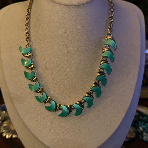 Jewelry - Vintage Thermoset Demi Perure necklace